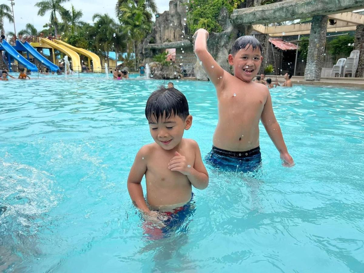 Beach Resorts Walking Distance To The Town House Davao Bagian luar foto