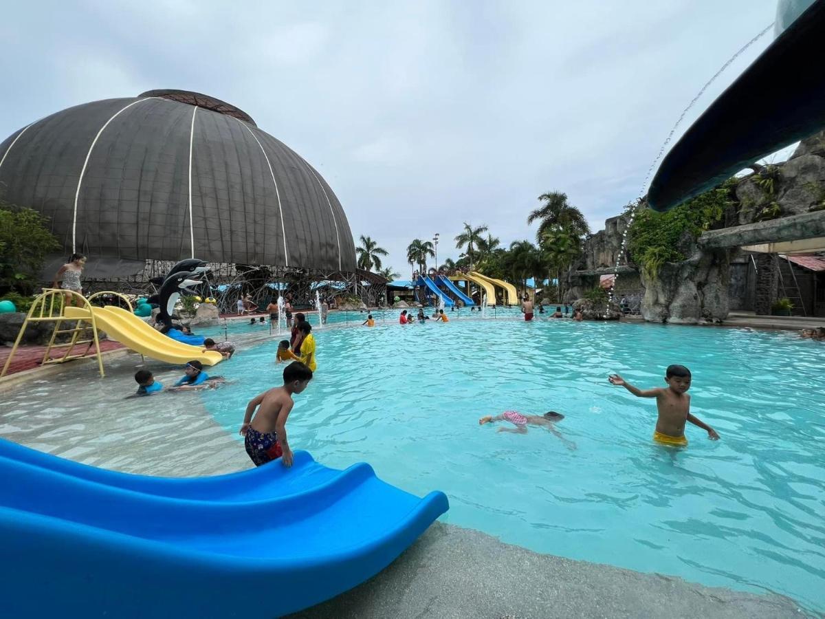 Beach Resorts Walking Distance To The Town House Davao Bagian luar foto